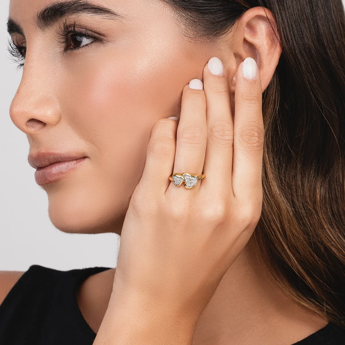 Anillo de corazones en oro amarillo de 18 Kilates, con zircones