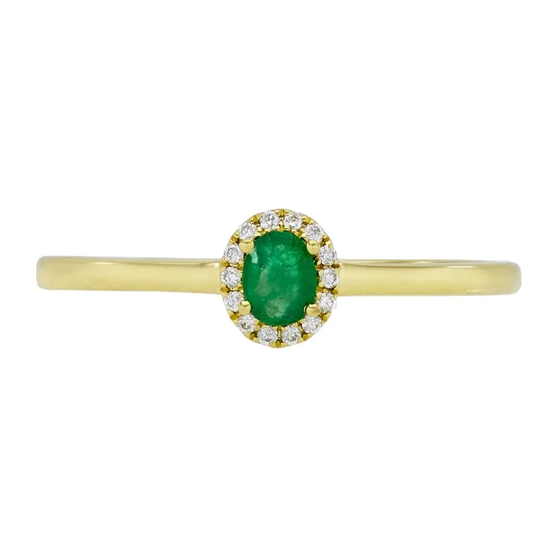 Anillo en oro amarillo de 18 Kilates, con esmeralda central de 0.16 Ct y decoración en diamantes de 0.04 Ct