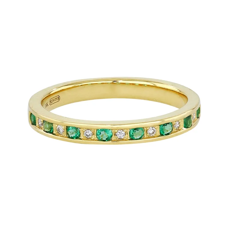 Anillo en oro amarillo de 18 Kilates, con esmeraldas de 0.15 Ct y diamantes de 0.04 Ct