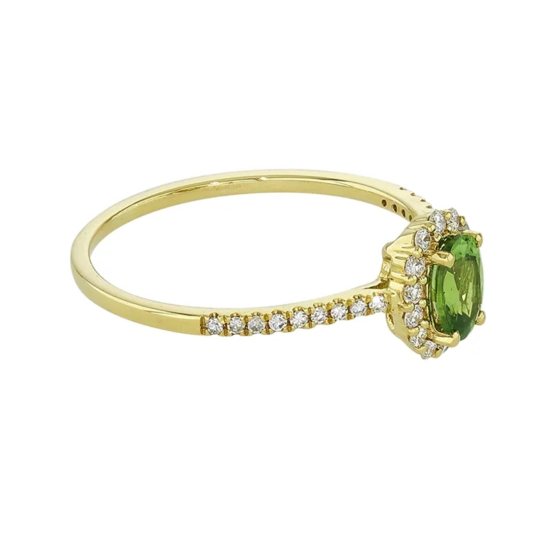 Anillo en oro amarillo de 18 Kilates, con granate central y decoración en diamantes de 0.21 Ct