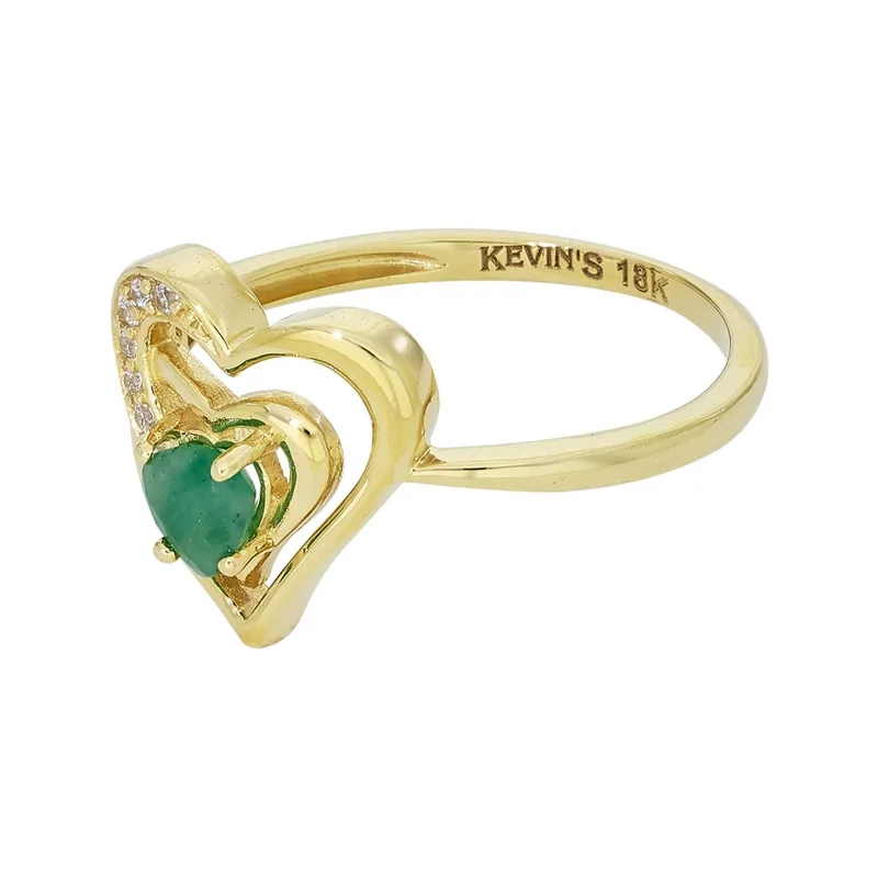 Anillo de corazones en oro amarillo de 18 Kilates, con esmeralda central y decoración en zircones