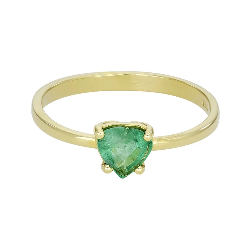 Anillo en oro amarillo de 18 Kilates, con esmeralda central de 0.60 Ct