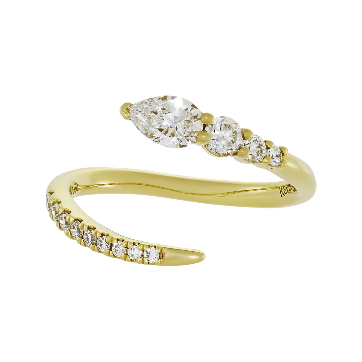 Anillo en oro amarillo de 18 Kilates, con diamante laboratorio central de 0.30 Ct y decoración en diamante de laboratorio de 0.25 Ct