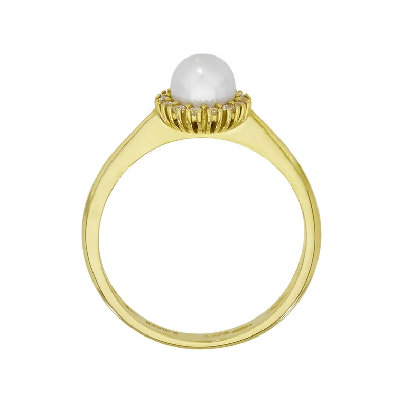Anillo en oro amarillo de 18 Kilates, con perla central de 5 mm de ancho aprox y decoración en zircones