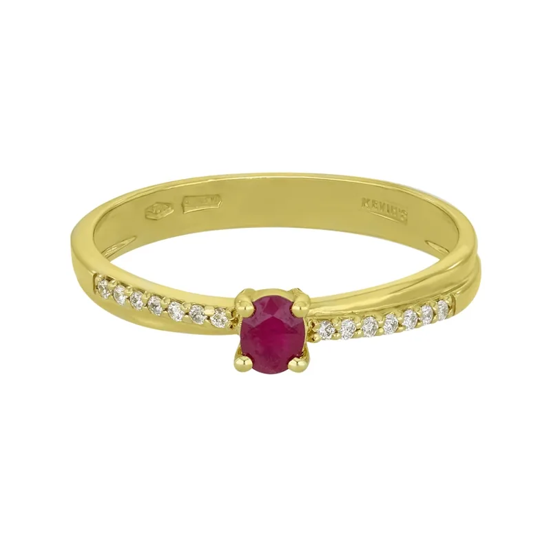 Anillo en oro amarillo de 18 Kilates, con rubí central de 0.21 Ct y decoración en diamantes de 0.08 Ct