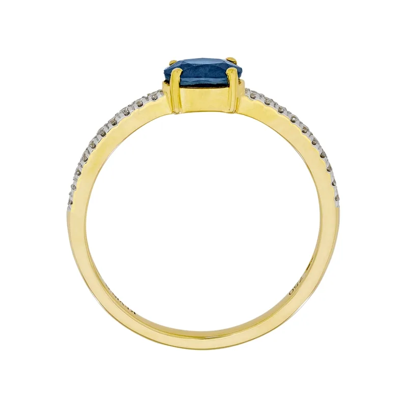 Anillo en oro amarillo de 18 Kilates, con zafiro central de 0.52 Ct y decoración en diamantes de 0.10 Ct