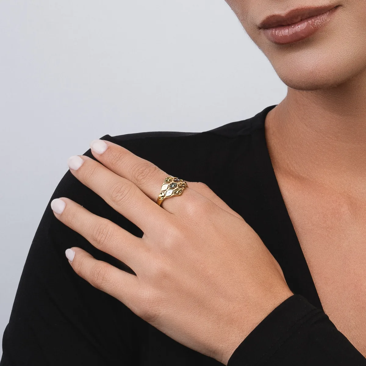 Anillo en oro amarillo de 18 Kilates con visos