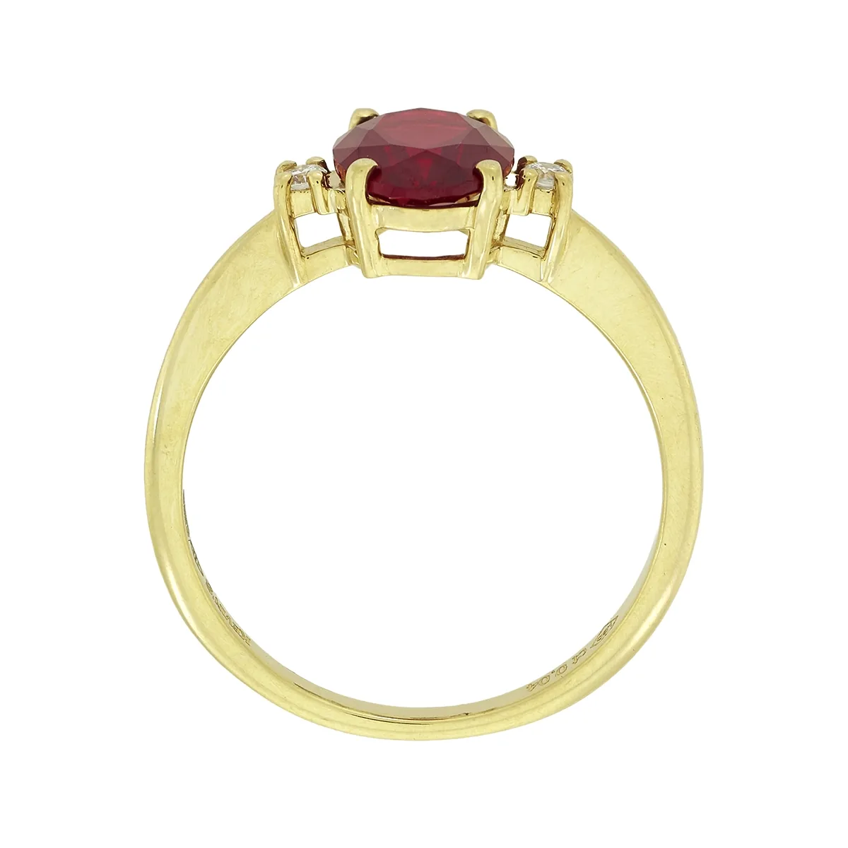 Anillo en oro amarillo de 18 Kilates, con ruby laboratorio central de 1.35 Ct y decoración en diamante de laboratorio de 0.04 Ct
