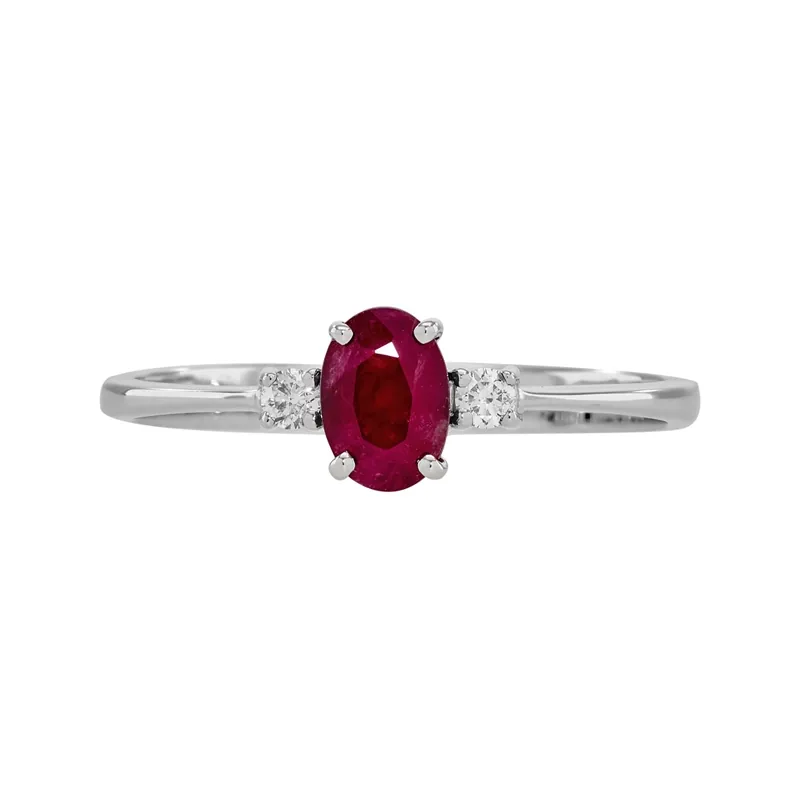 Anillo en oro blanco de 18 Kilates, con rubí central de 0.55 Ct y decoración en diamantes de 0.06 Ct