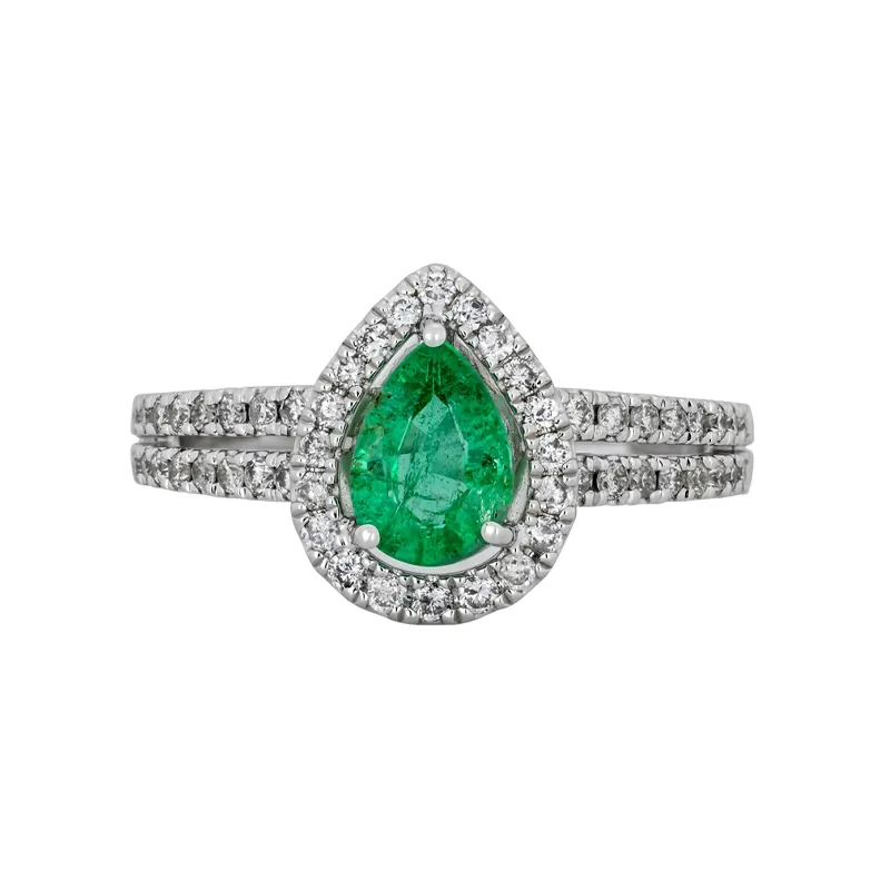 Anillo en oro blanco de 18 Kilates, con esmeralda central de 0.60 Ct y decoración en diamantes de 0.35 Ct