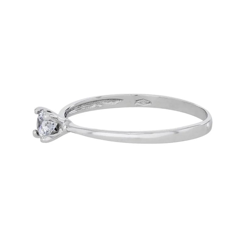 Anillo con zircon central redondo, oro tono blanco 18k, rodinado, liso