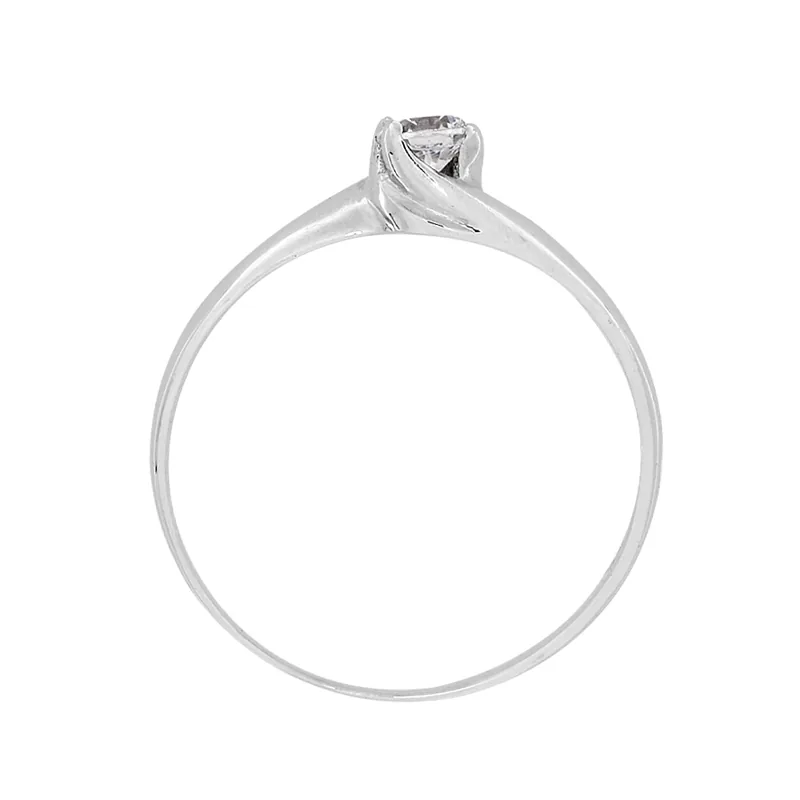 Anillo con zircon central redondo, oro tono blanco 18k, rodinado, liso