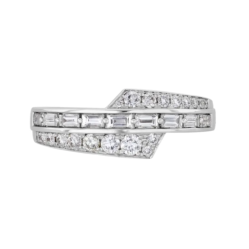 Anillo en oro blanco de 18 Kilates, con diamantes de 0.50 Ct