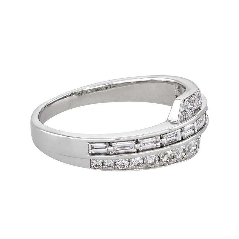 Anillo en oro blanco de 18 Kilates, con diamantes de 0.50 Ct