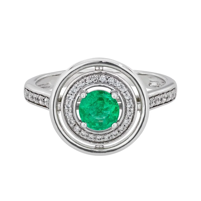 Anillo en oro blanco de 18 Kilates, con esmeralda central de 0.42 Ct y decoración en diamantes de 0.16 Ct