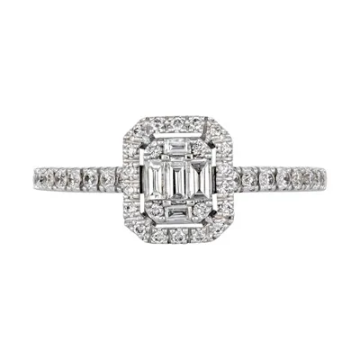 Anillo de compromiso halo rectangular, con diamantes con un peso total de 0.34ct, oro tono blanco 18k, rodinado