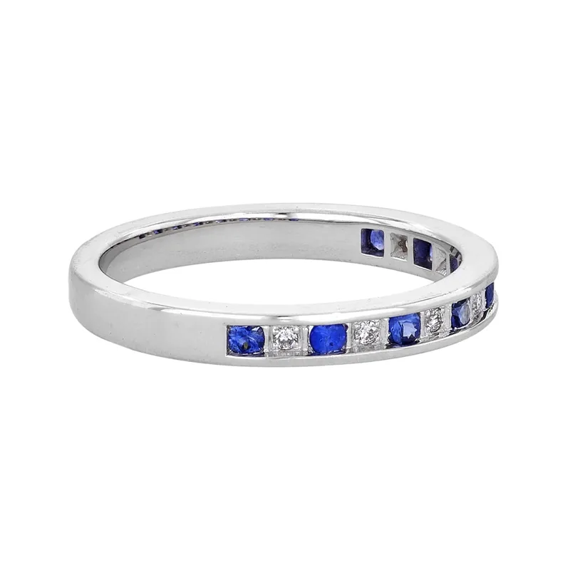 Anillo en oro blanco de 18 Kilates, con zafiros de 0.20 Ct y diamantes de 0.04 Ct