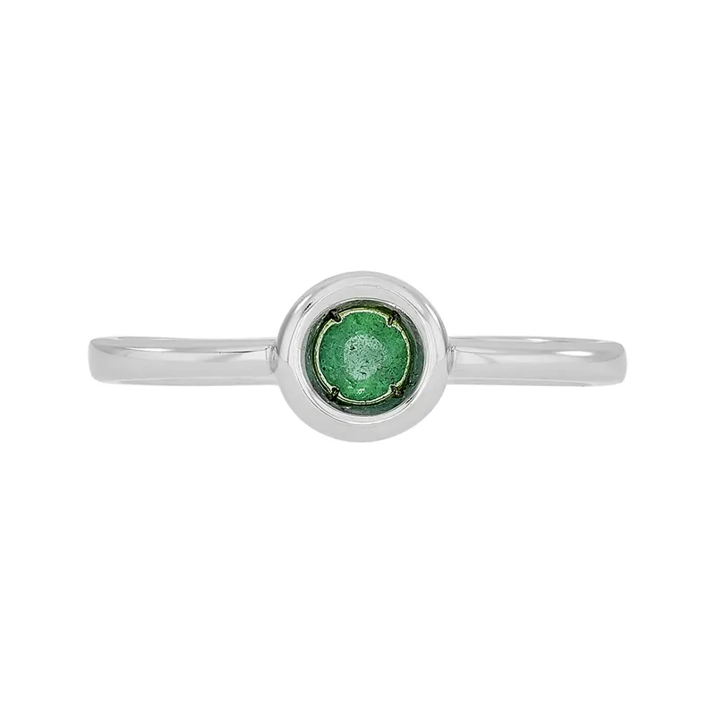 Anillo en oro blanco de 18 Kilates, con esmeralda central de 0.18 Ct