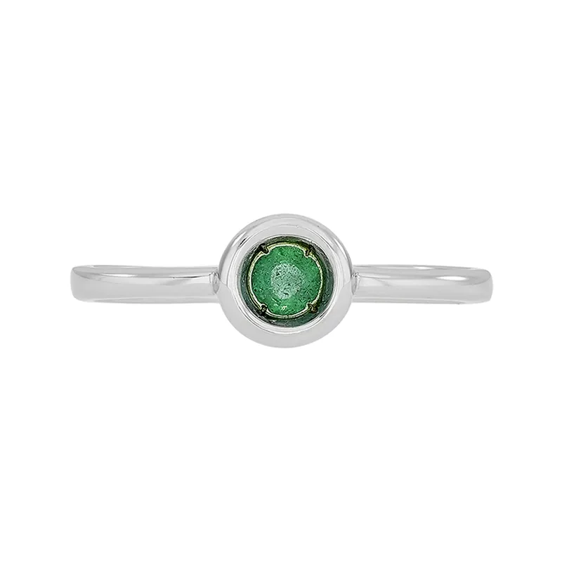 Anillo en oro blanco de 18 Kilates, con esmeralda central de 0.12 Ct