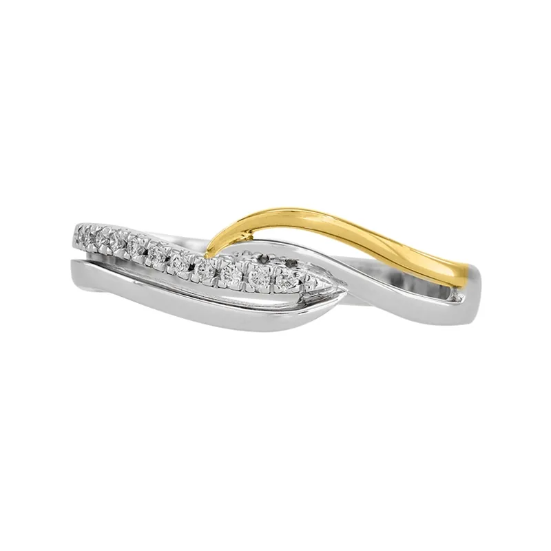 Anillo franjas, con diamantes con un peso total de 0.06Ct, oro 2 tonos rodinado