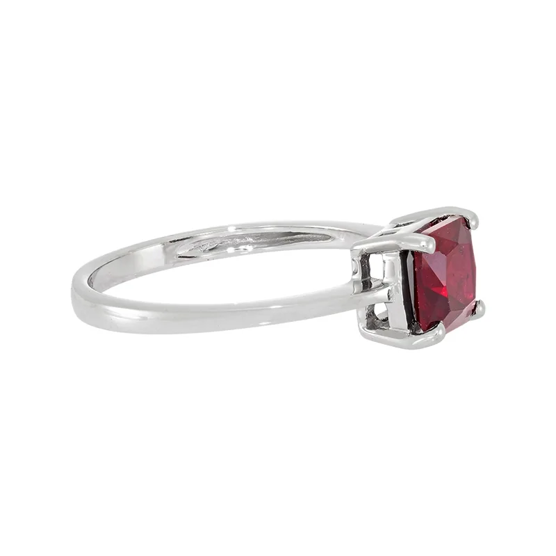 Anillo con rubí laboratorio central princess de 1.20Ct, oro tono blanco 18k, rodinado
