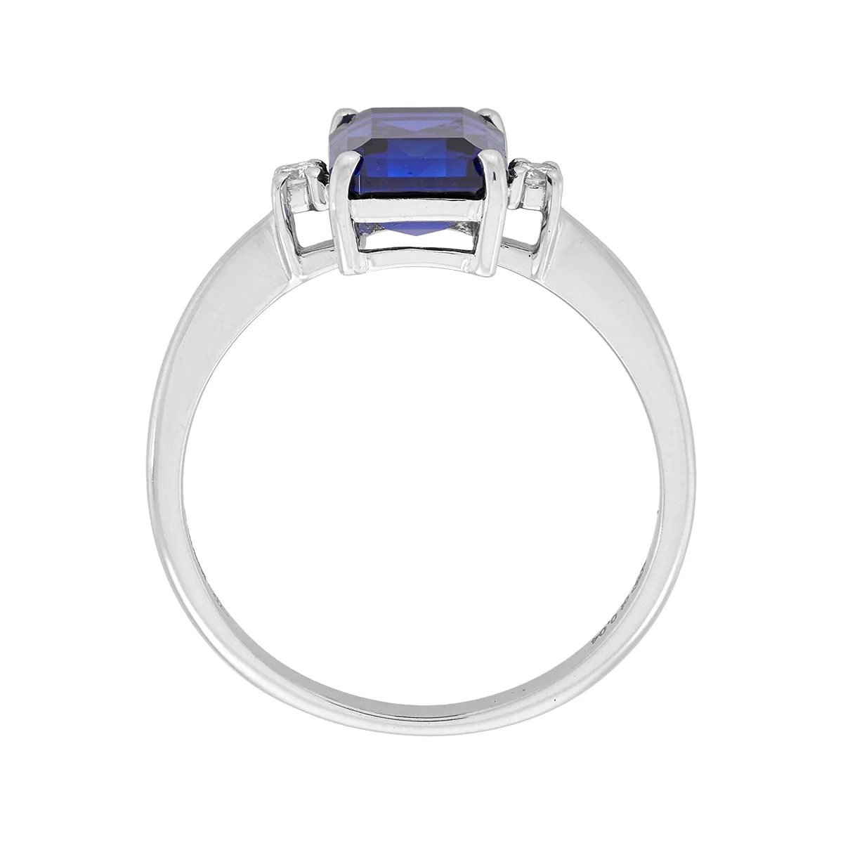 Anillo con zafiro laboratorio central rectángulo de 1.95Ct y decoración en diamantes de laboratorio, oro tono blanco 18k, rodinado
