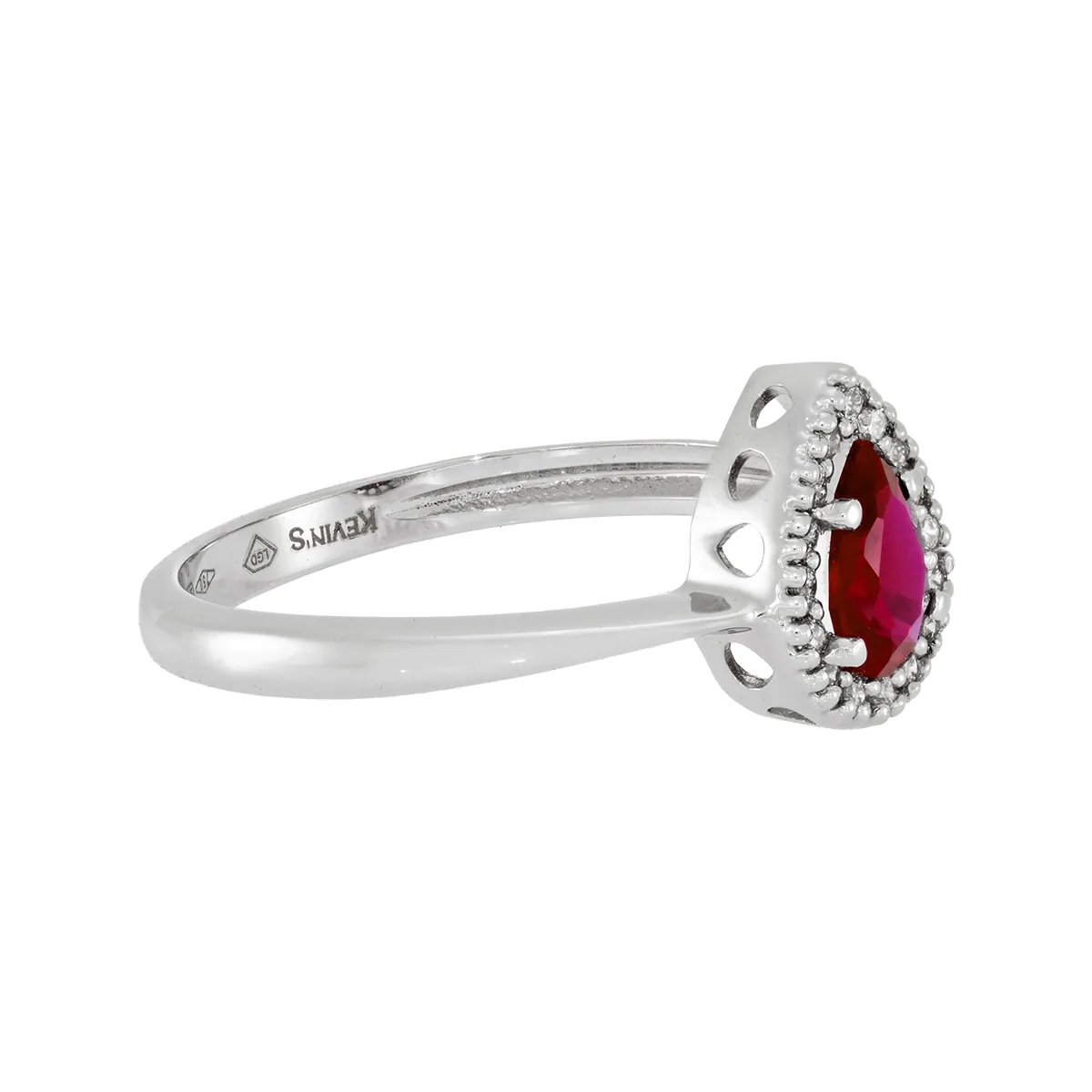 Anillo en oro blanco de 18 Kilates, con ruby laboratorio central de 0.40 Ct y decoración en diamante de laboratorio de 0.09 Ct