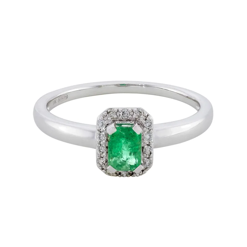 Anillo en oro blanco de 18 Kilates, con esmeralda central de 0.50 Ct y decoración en diamantes de 0.08 Ct