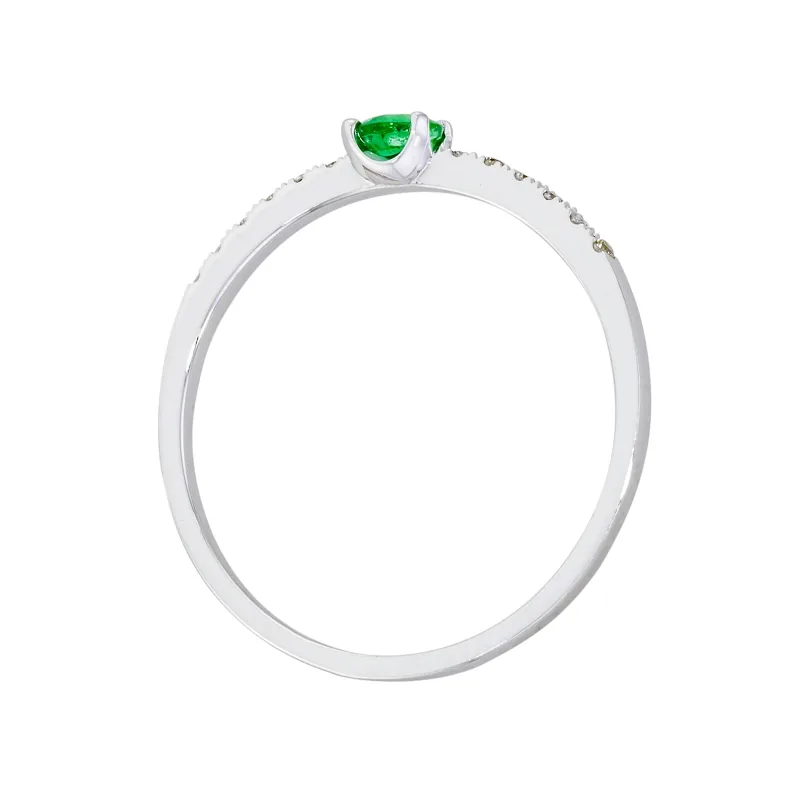 Anillo en oro blanco de 18 Kilates, con esmeralda central de 0.15 Ct y decoración en diamantes de 0.06 Ct