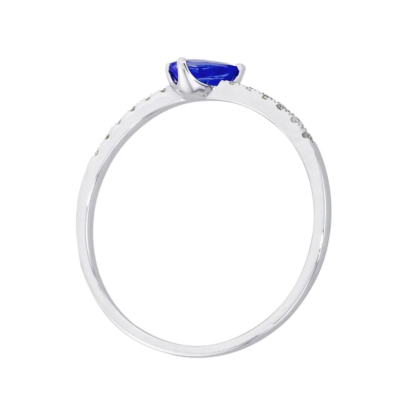 Anillo en oro blanco de 18 Kilates, con zafiro central de 0.25 Ct y decoración en diamantes de 0.06 Ct