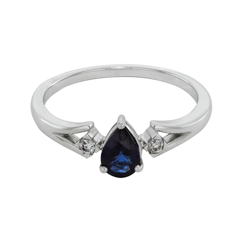 Anillo en oro blanco de 18 Kilates, con zafiro central de 0.50 Ct y decoración en diamantes de 0.05 Ct