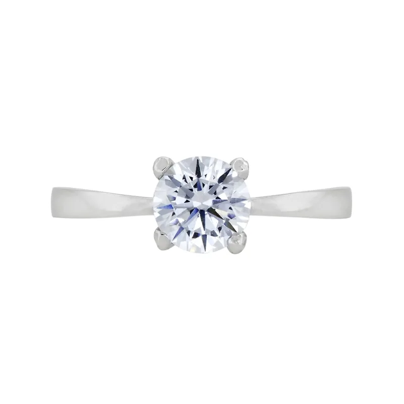 Anillo con zircon central redondo, oro tono blanco 18k, rodinado, liso
