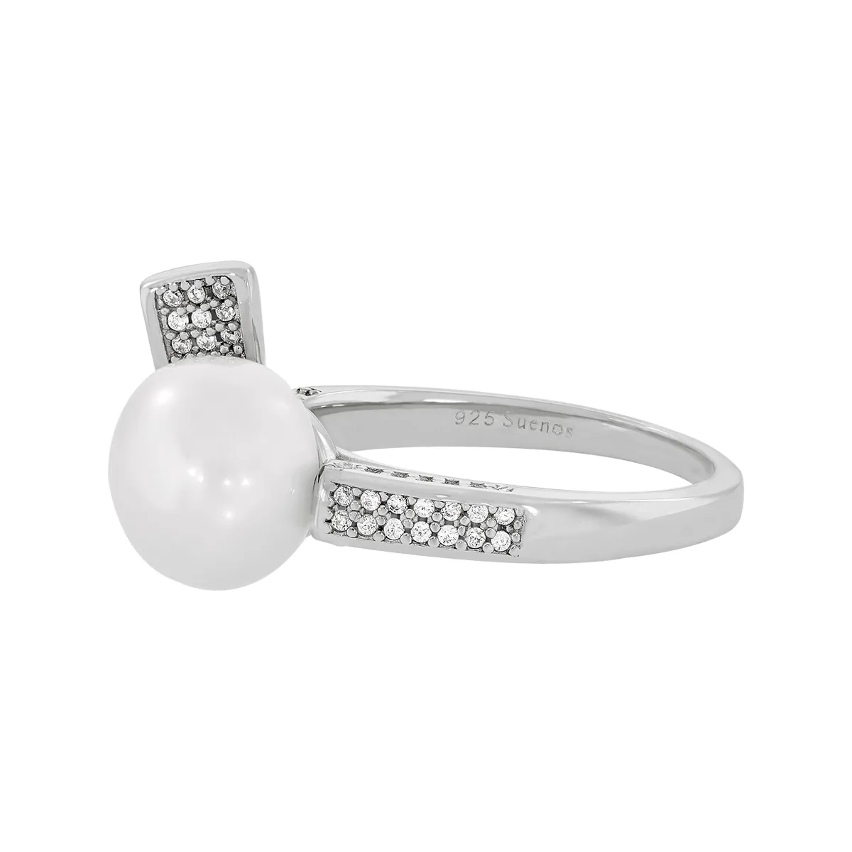Anillo en plata Ley 925, con perla central de 8 mm de ancho aprox y decoración en zircones, de la coleccion Sueños