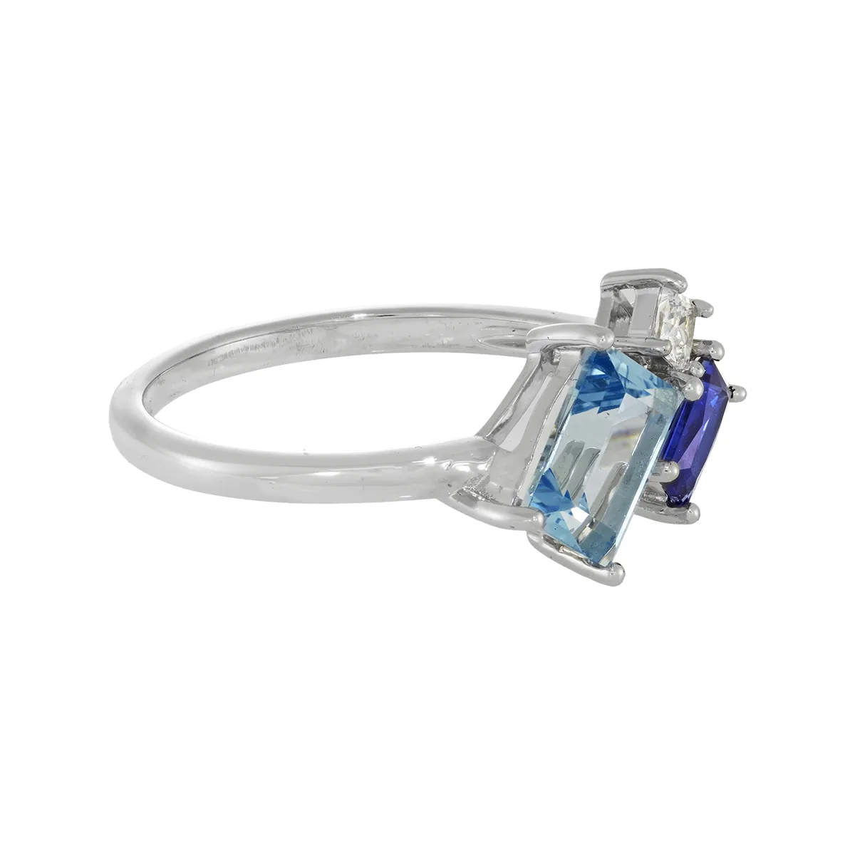 Anillo con zircon central rectángulo y decoración en zircon, en plata ley 925, rodinado, liso - Colección Sueños