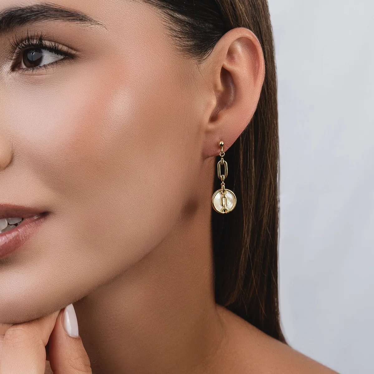 Aretes en oro amarillo de 18 Kilates, Figuras geométricas, con 2 nacar centrales