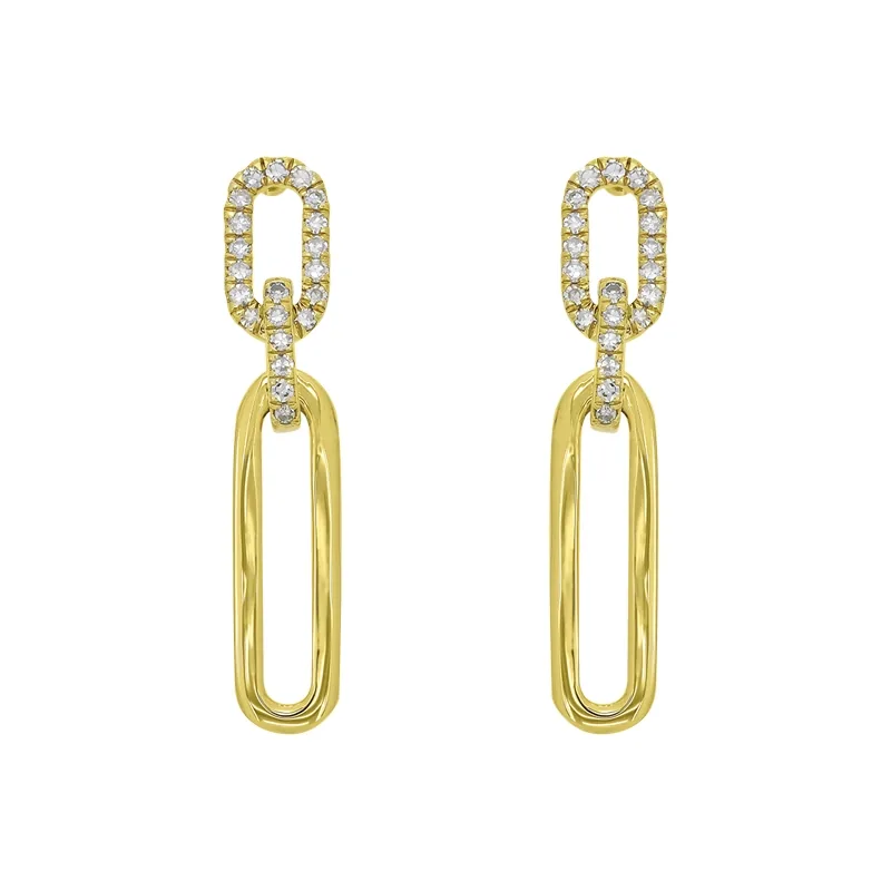 Aretes óvalo, con diamantes con un peso total de 0.20Ct, oro tono amarillo 18k, liso
