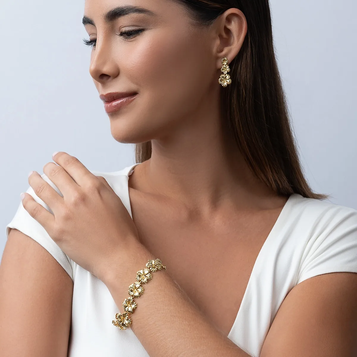 Aretes en oro amarillo de 18 Kilates con visos, Flores