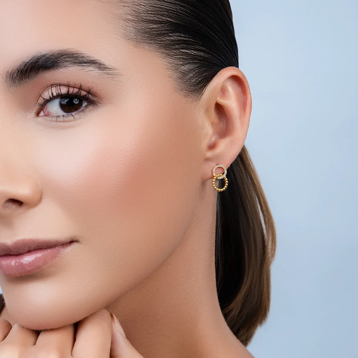Aretes en oro amarillo de 18 Kilates, Figuras geométricas, con diamantes de 0.16 Ct