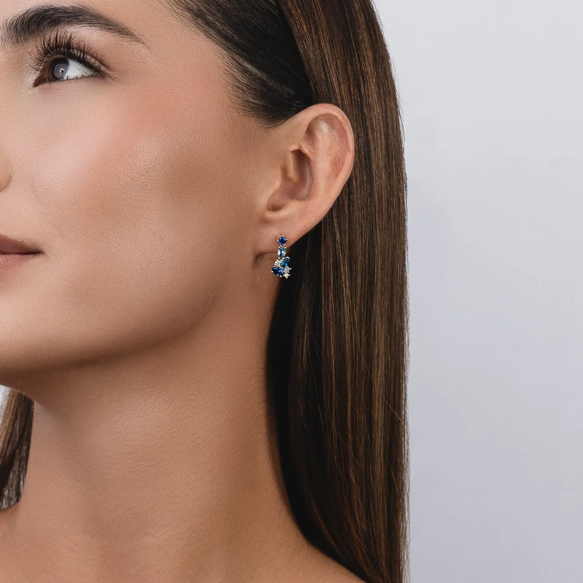 Aretes en oro amarillo de 18 Kilates, Uñas+decoración, con zircones