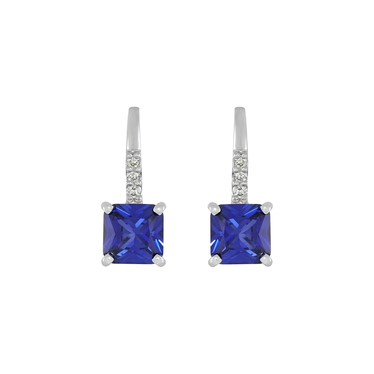 Aretes en oro blanco de 18 Kilates, Uñas+decoración, con 2 zafiro laboratorios centrales de 2.30 Ct y decoración en diamante de laboratorio de 0.07 Ct