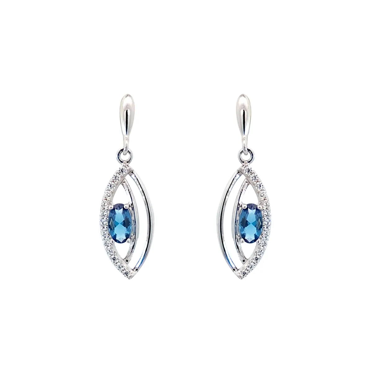 Aretes en plata Ley 925, Hoja, con 2 zircones centrales y decoración en zircones, de la coleccion Sueños