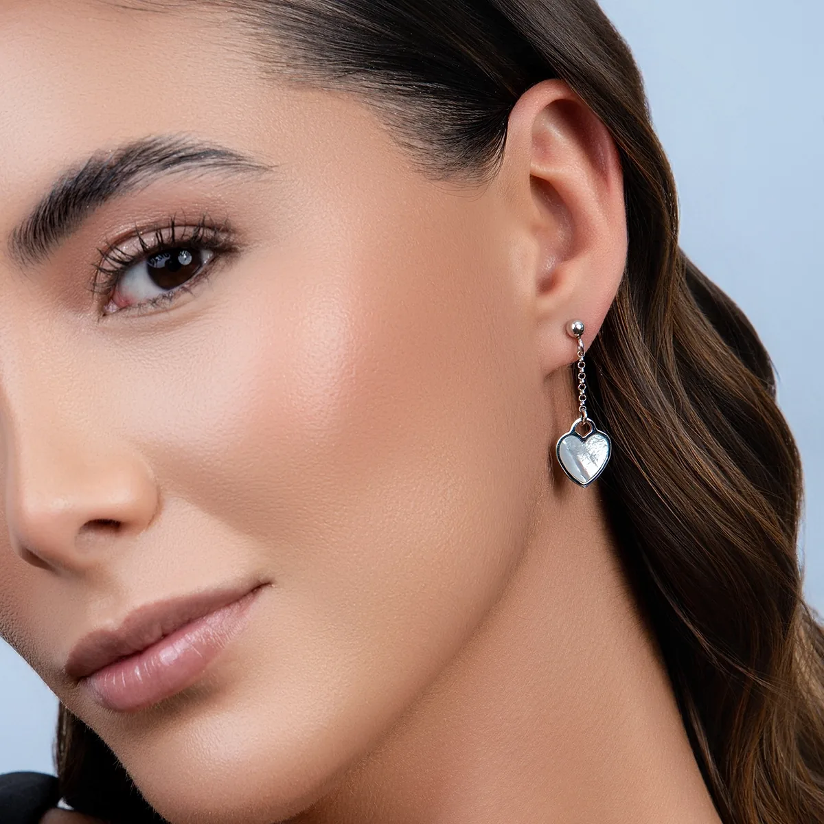 Aretes de corazón en plata Ley 925, con madre perla - Colección Sueños