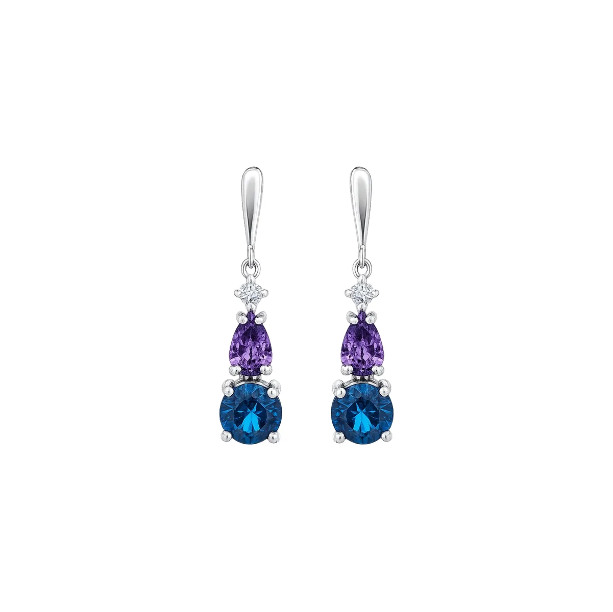 Aretes en plata Ley 925, Uñas+decoración, con 2 zircones centrales y decoración en zircones, de la coleccion Sueños