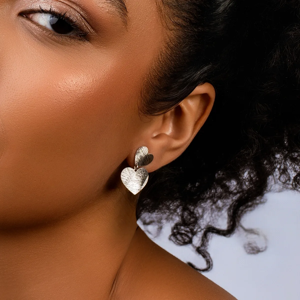 Aretes en plata Ley 925 satinado, Corazón, de la coleccion Sueños