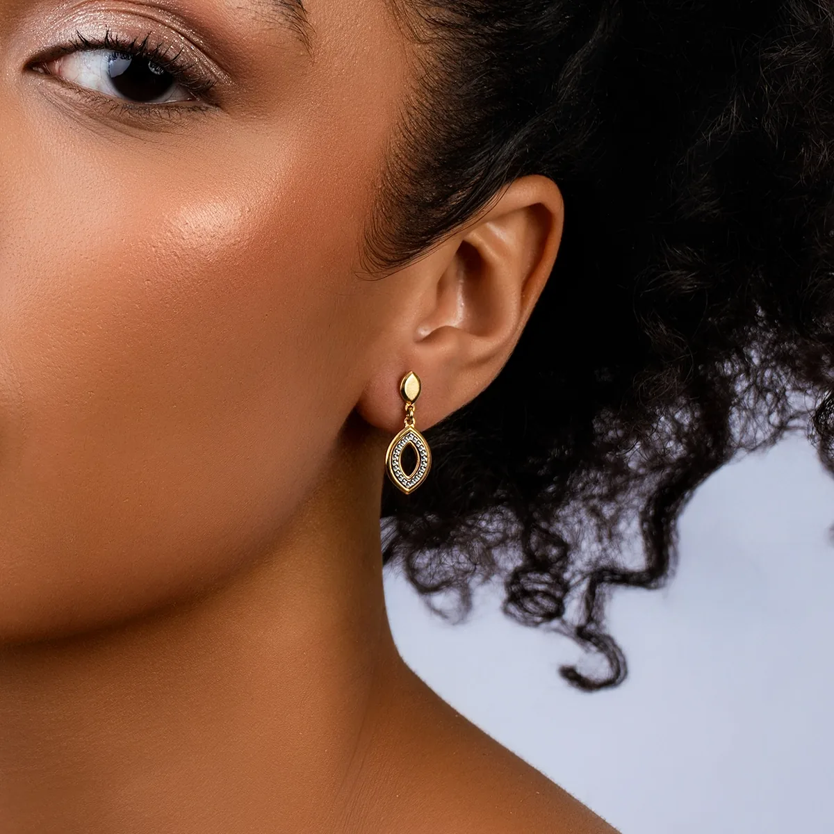 Aretes en plata Ley 925 con visos, Hoja, de la coleccion Sueños