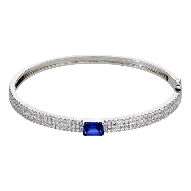 Aro en plata Ley 925, con zircon col central y decoración en zircones, 4.50 mm. de ancho - Colección Sueños