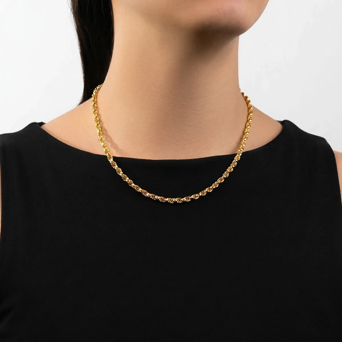 Cadena en oro amarillo de 18 Kilates, Singapur, 45 cm. de largo, 4 mm. de ancho