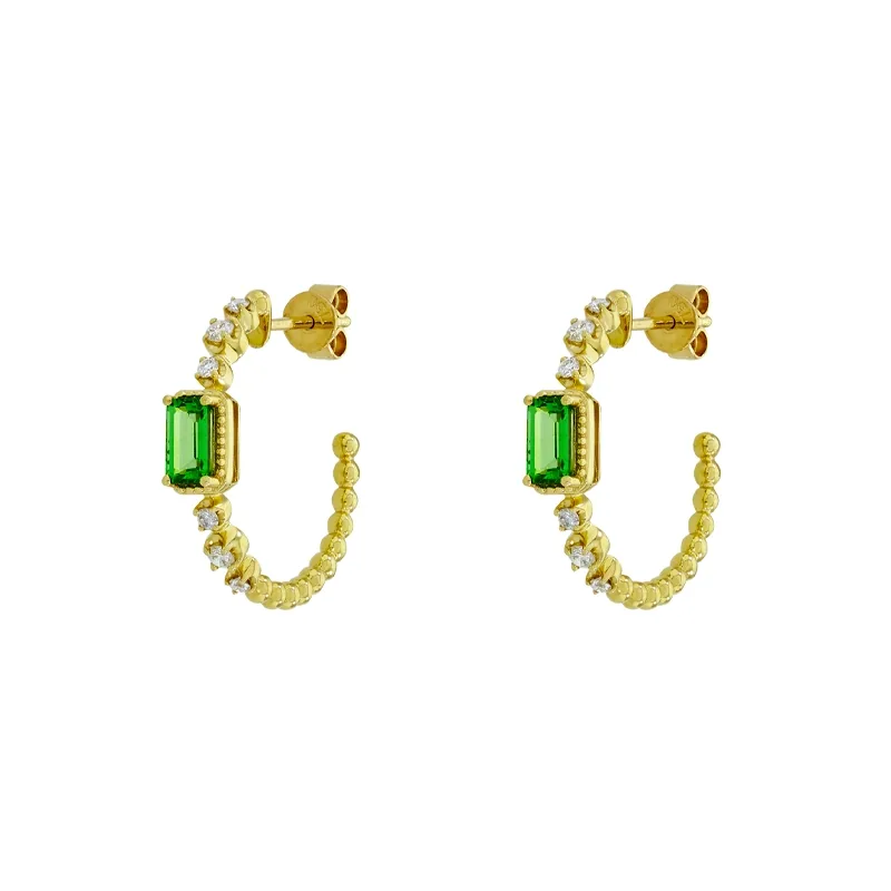 Candongas en oro amarillo de 18 Kilates, con 2 granates centrales y decoración en diamantes de 0.24 Ct, 1.50 mm. de ancho