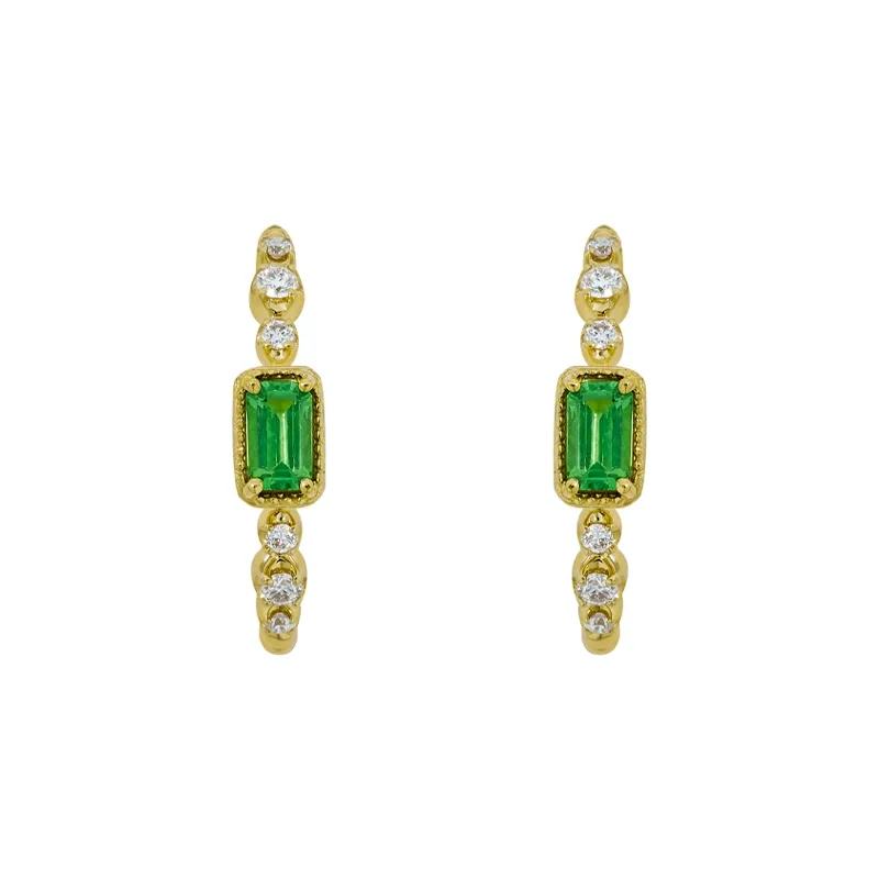 Candongas en oro amarillo de 18 Kilates, con 2 granates centrales y decoración en diamantes de 0.24 Ct, 1.50 mm. de ancho