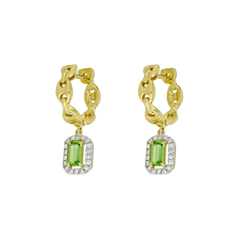 Candongas en oro amarillo de 18 Kilates, con 2 granates centrales y decoración en diamantes de 0.18 Ct, 3 mm. de ancho